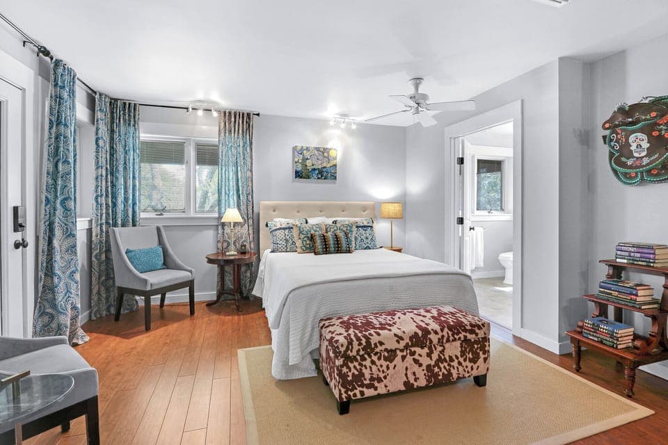 The room has a queen size bed and an ensuite