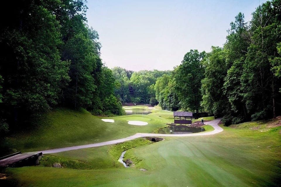 There are two golf courses nearby.