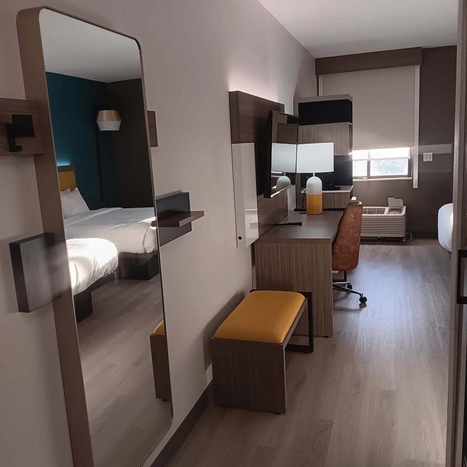 Premium bedding, desk, iron/ironing board, free cribs/infant beds