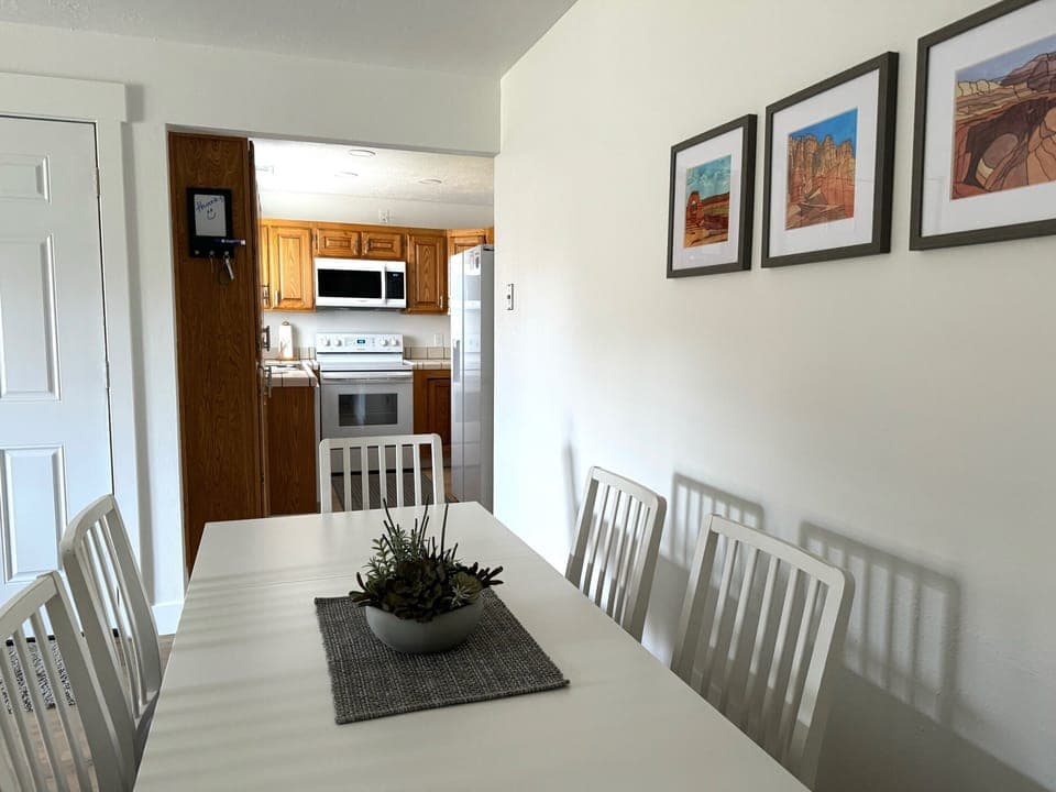 Dining area/kitchen