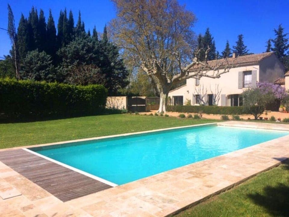 Holiday rental PLAN-D'ORGON Alpilles Provence, house to rent with all comfort, private pool for 8 people. Online reservation with Plaisirs & Maisons de Provence
