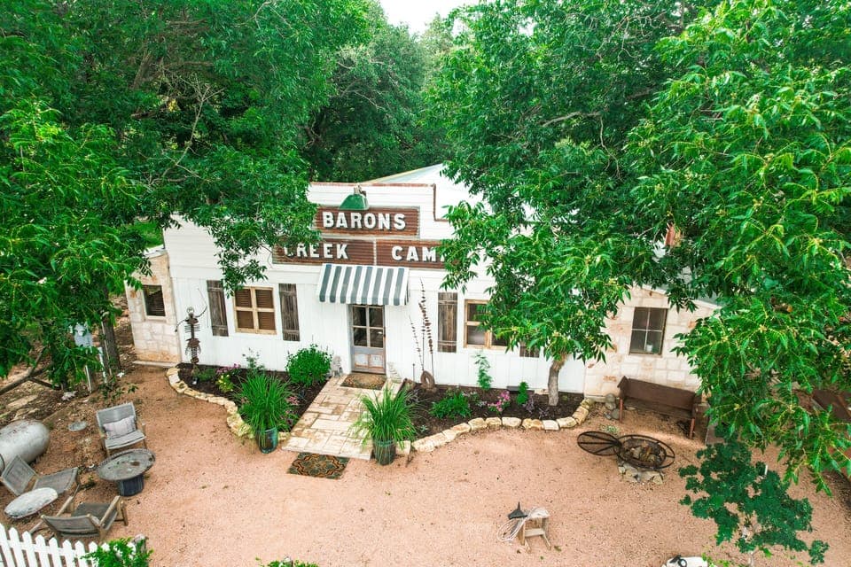 Barons Creek Camp - Main House surrounded by Pecan and Oak Trees