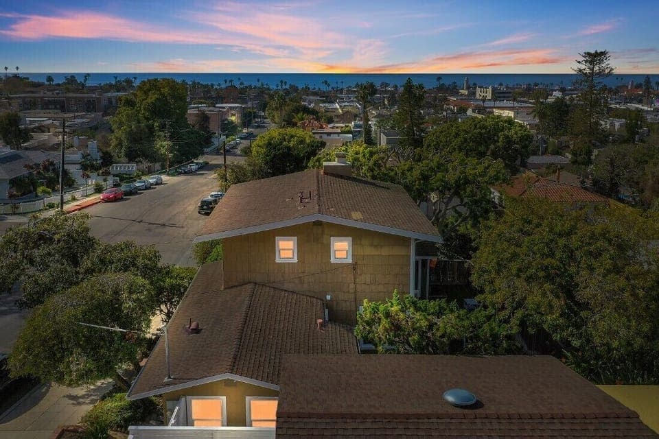 Sunset Sanctuary: Cozy Home with Ocean Views Amidst Tranquil Greenery