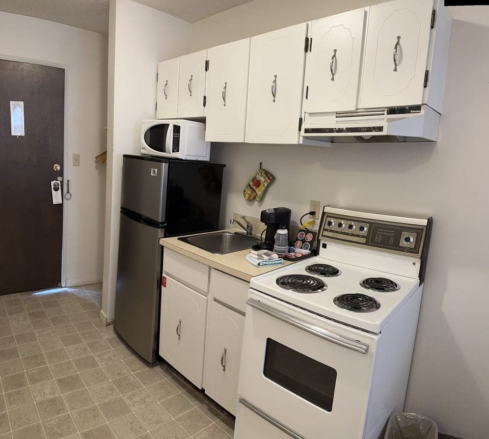 Desk, iron/ironing board, free WiFi, bed sheets