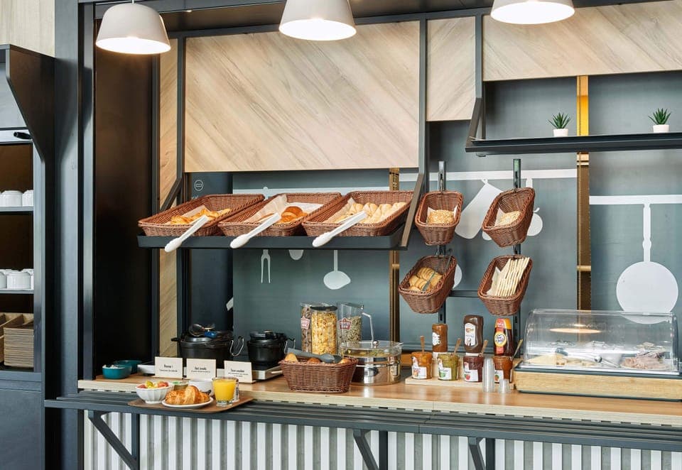 Daily buffet breakfast for a fee