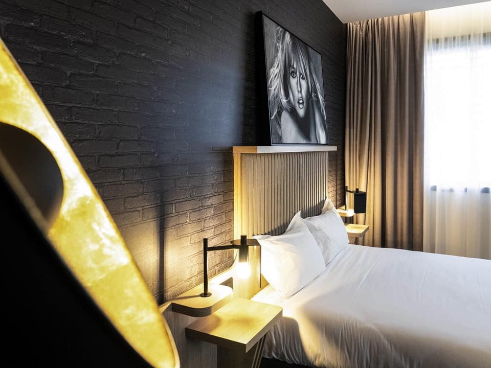 Soundproofing, iron/ironing board, free cribs/infant beds, free WiFi