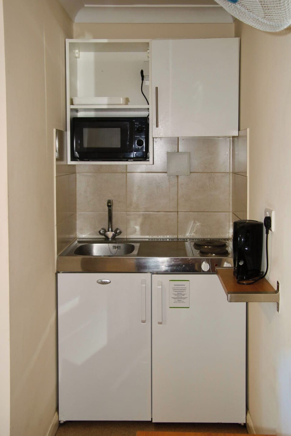 Standard Studio, 1 Double Bed, Non Smoking, Kitchenette | In-room safe, desk, laptop workspace, iron/ironing board