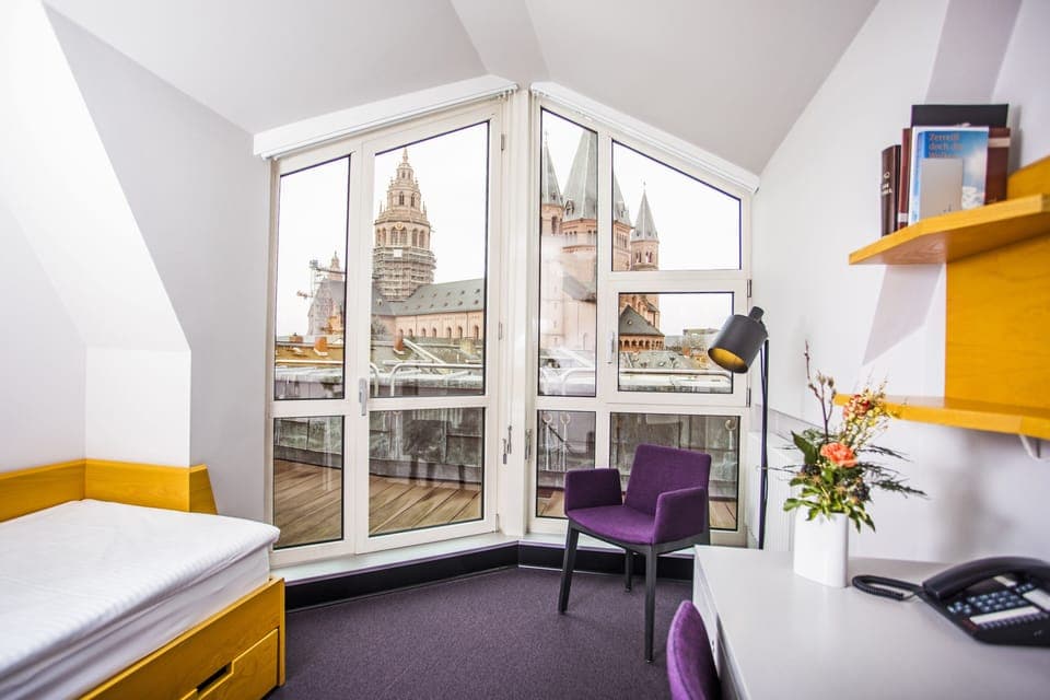 Single Room, 1 Twin Bed, Non Smoking | Hypo-allergenic bedding, desk, laptop workspace, soundproofing