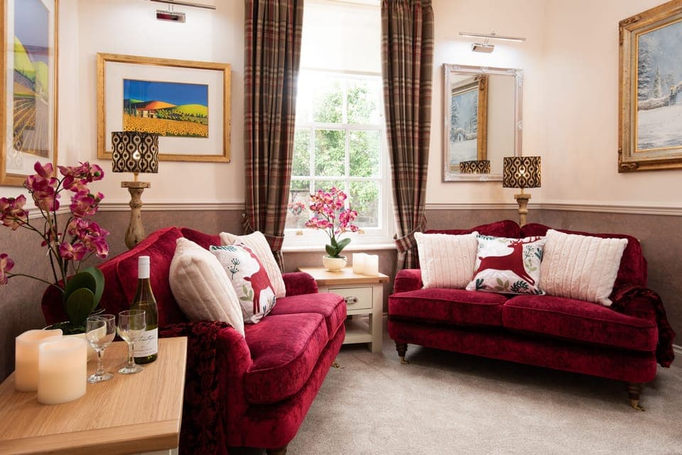 Bank View - cosy ground floor sitting room with seating for four