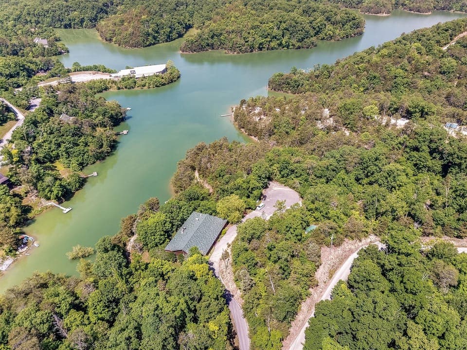 12-acre Lakefront Lodge with Dock!