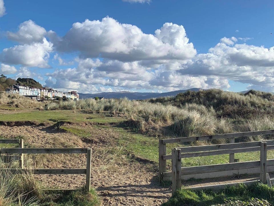 Surrounding area | Driftwood, Aberdovey