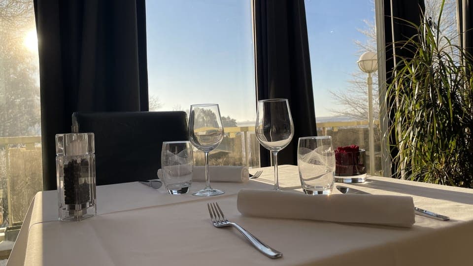 2 restaurants, breakfast, lunch, dinner served; French cuisine