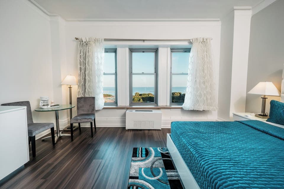 Hypo-allergenic bedding, in-room safe, desk, laptop workspace