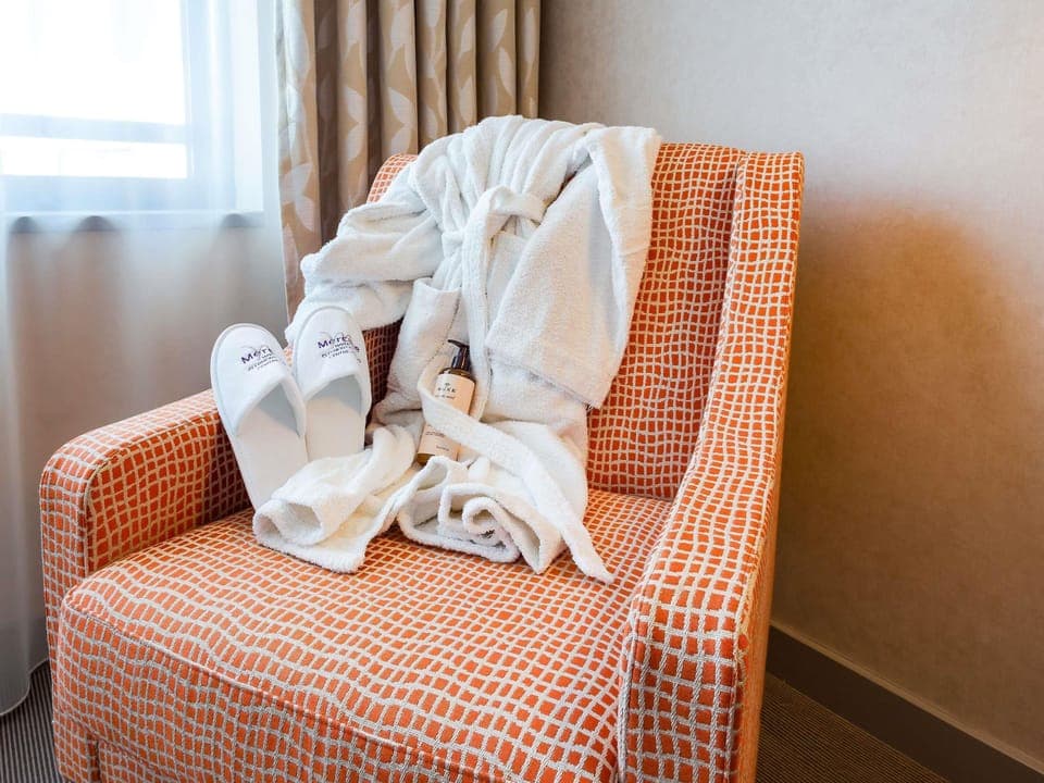 Privilege, Room, 1 Double Bed | Free minibar, in-room safe, desk, blackout drapes