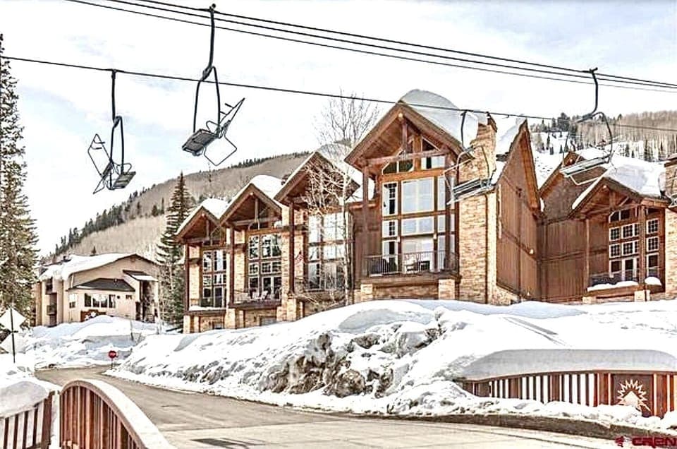 Ski-in, Ski-out