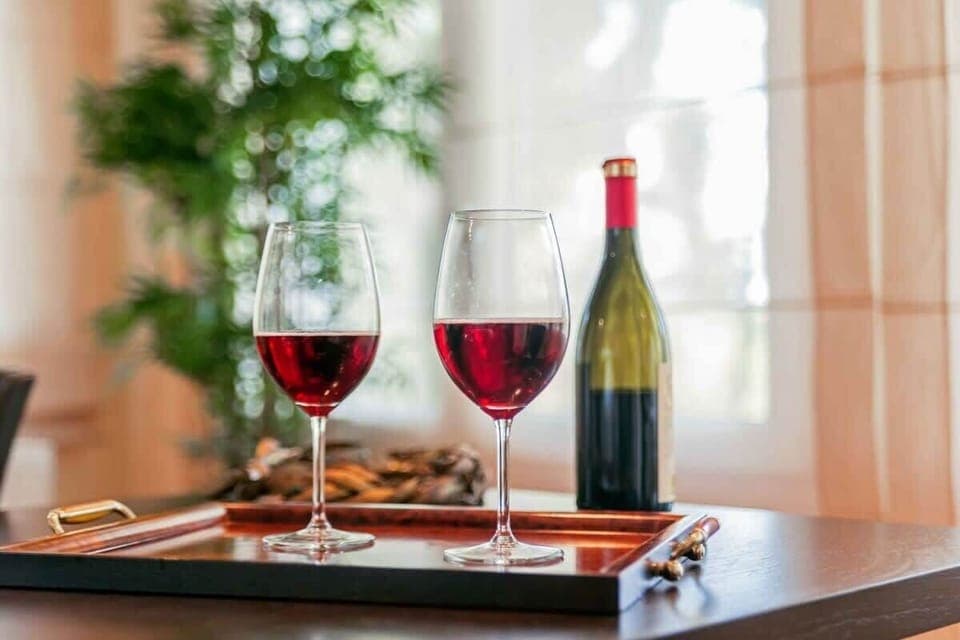 Wine Welcome Tray – Enjoy Local Flavors
Includes complimentary wine glasses and a bottle to start your stay in style.
