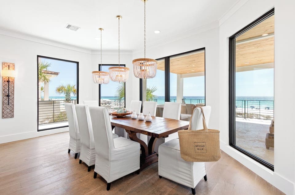 Dinner with a view—where every meal comes with endless Gulf views and coastal charm.
