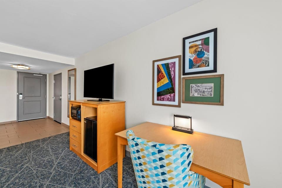 Premium bedding, free cribs/infant beds, rollaway beds, free WiFi