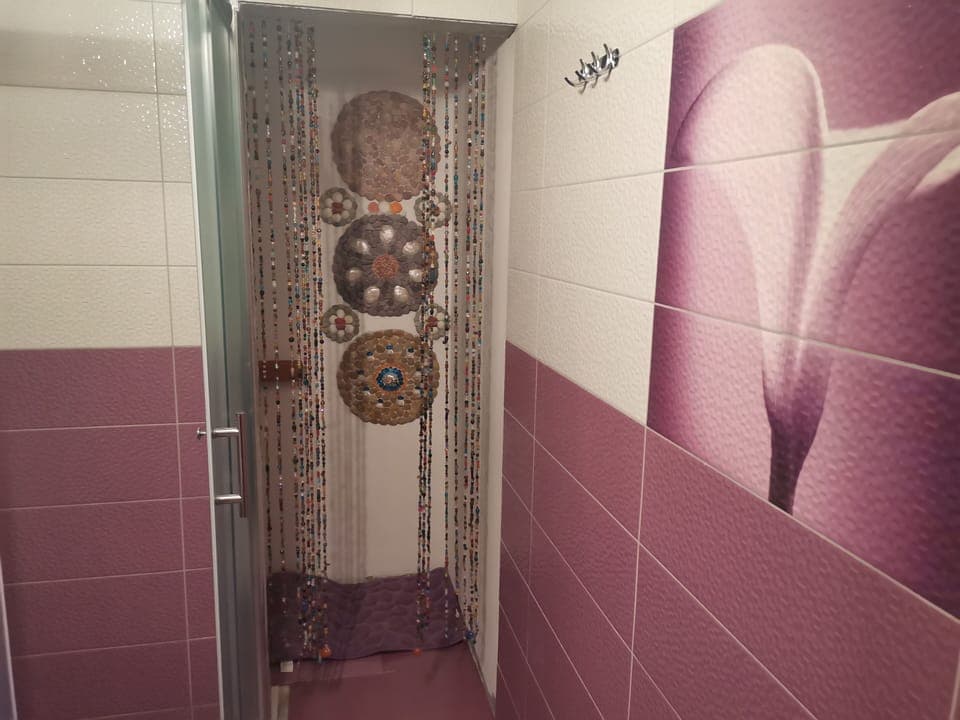 Villa | Bathroom | Shower, hair dryer, towels, shampoo