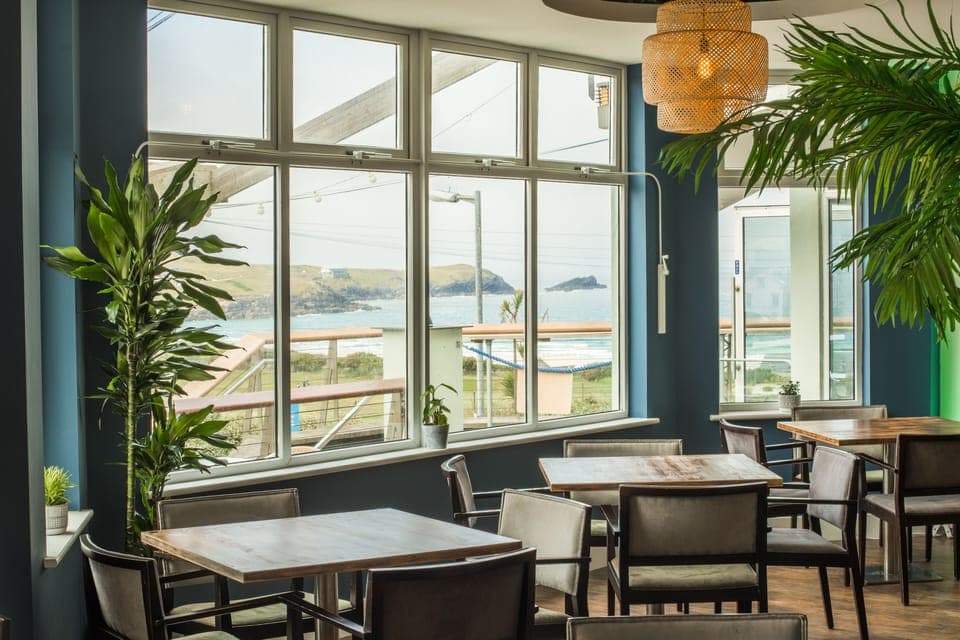 Breakfast, lunch, dinner served; international cuisine 