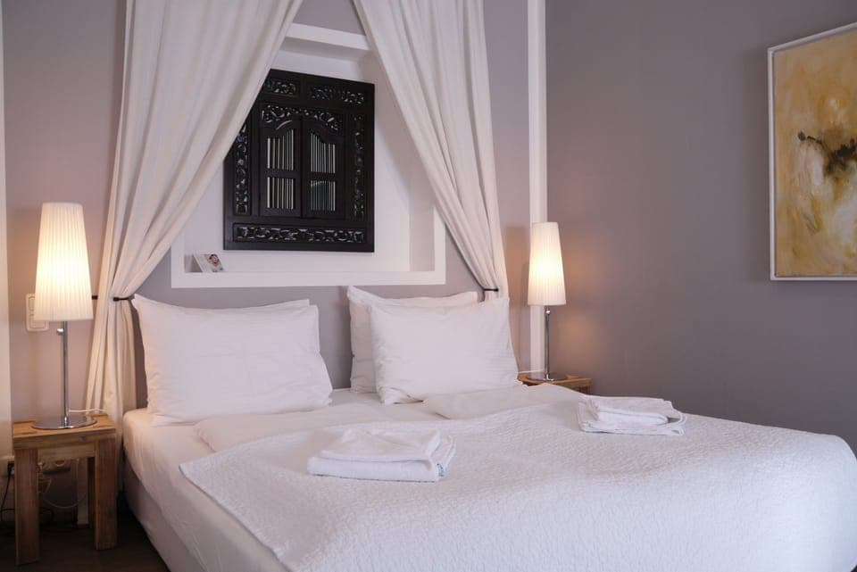 18 bedrooms, premium bedding, in-room safe, individually decorated