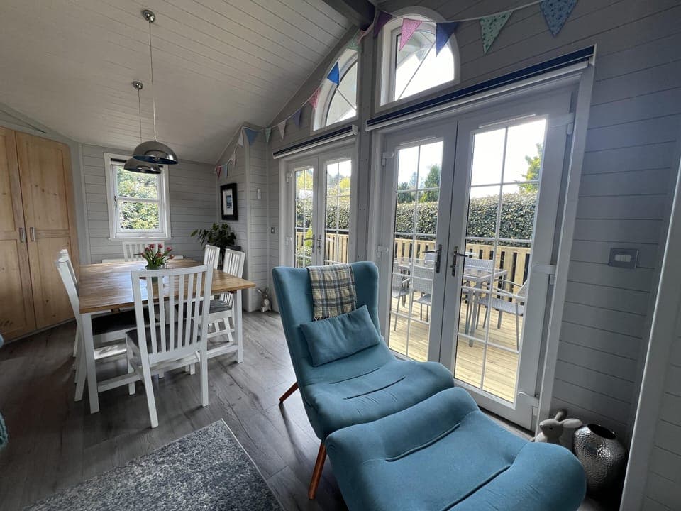 Cottage | Living area | 30-inch TV with digital channels, fireplace