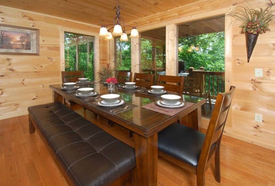 kitchen table to comfortably seat 8 guests