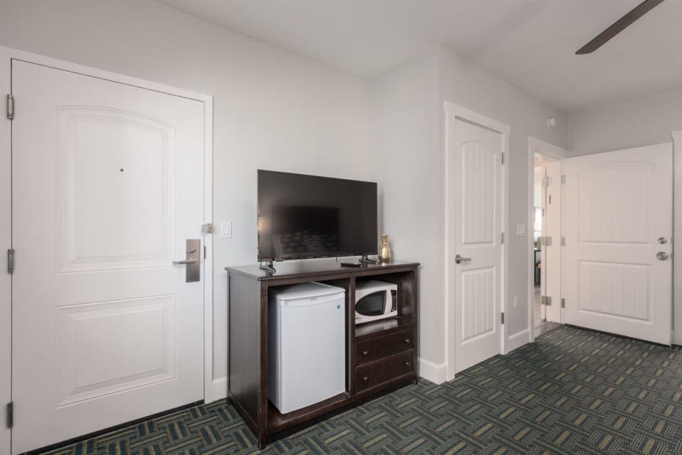 2nd bedroom - private entrance - entertainment area