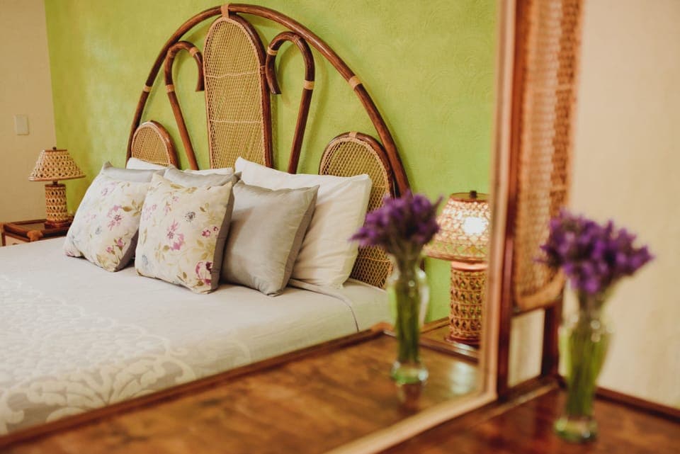 Desk, soundproofing, iron/ironing board, free WiFi