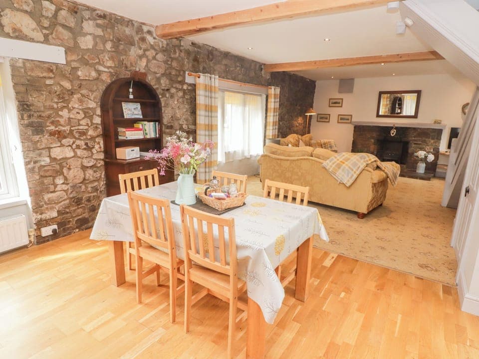 Cottage | Dining