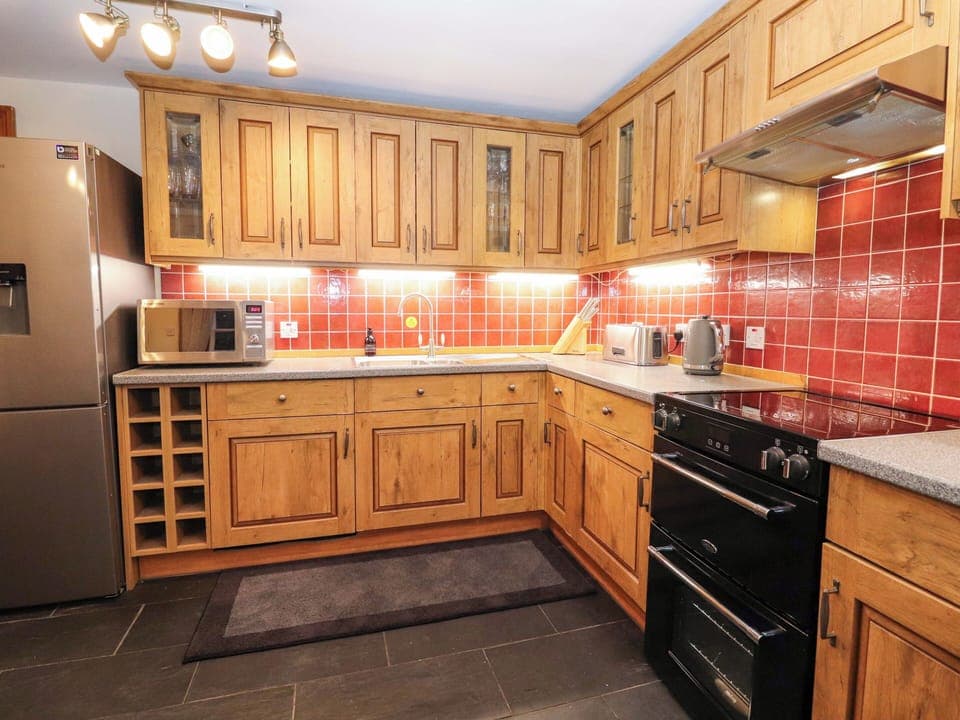 Cottage | Private kitchen | Fridge, dishwasher, electric kettle, toaster