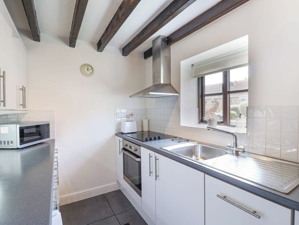 Cottage | Private kitchen | Fridge, dishwasher, electric kettle, toaster