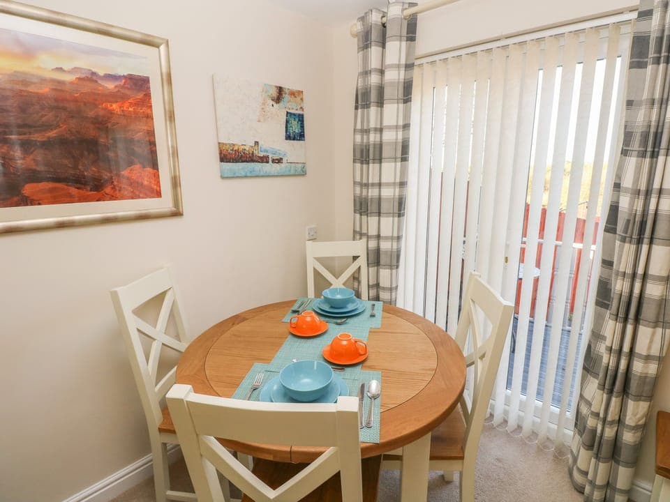 Cottage | Private kitchen | Fridge, electric kettle, toaster, cookware/dishes/utensils