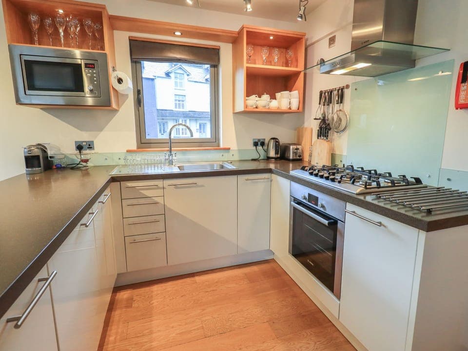 Cottage | Private kitchen | Fridge, dishwasher, cookware/dishes/utensils