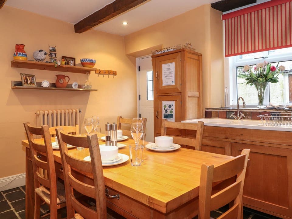 Cottage | Dining
