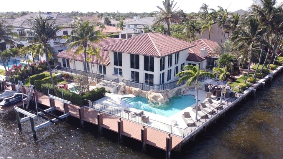 Stunning corner property on the intracoastal with waterviews from 2 sides!