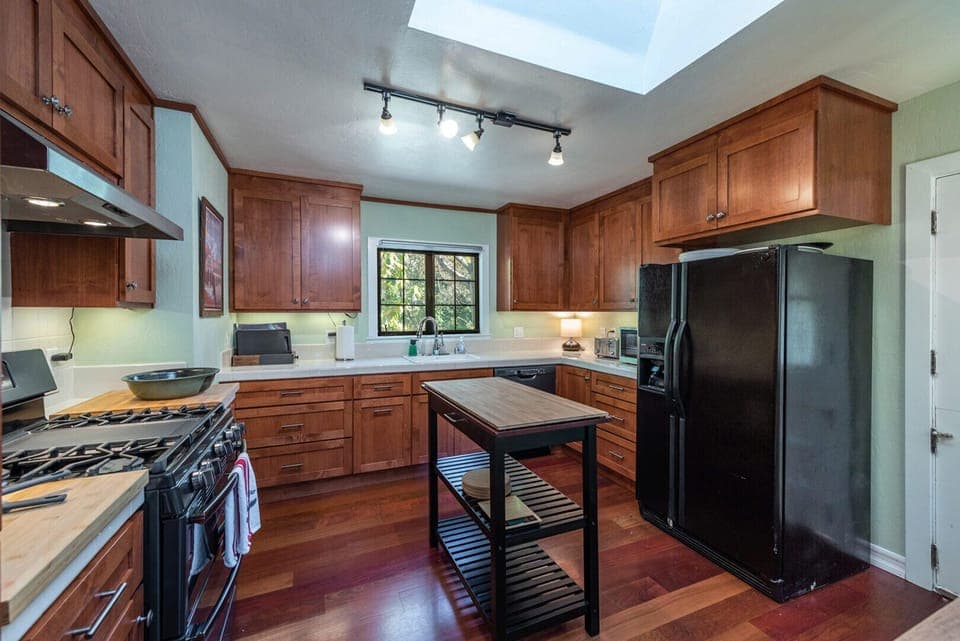 A modern kitchen, spacious, and well-equipped for your cooking adventures.