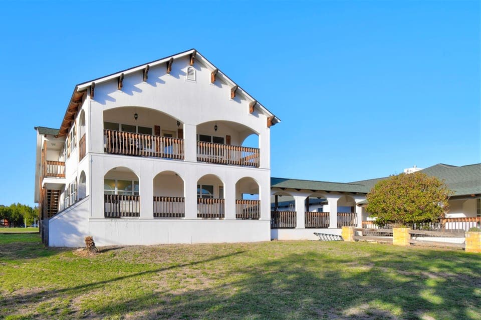 Riverview Lower Level (separate private access from upper level)