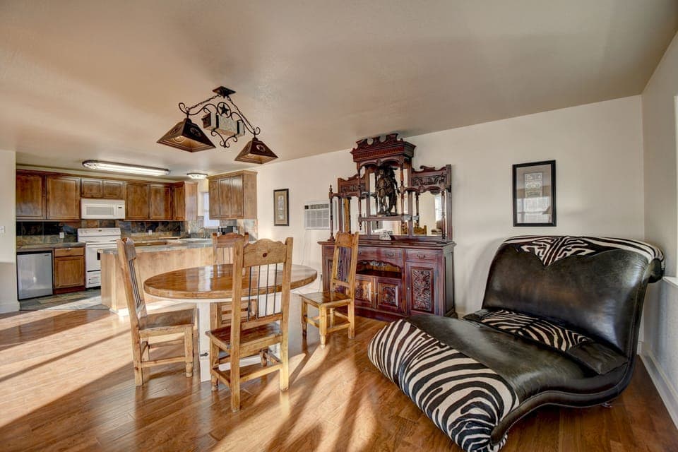 Riverview Upper - Dining Area