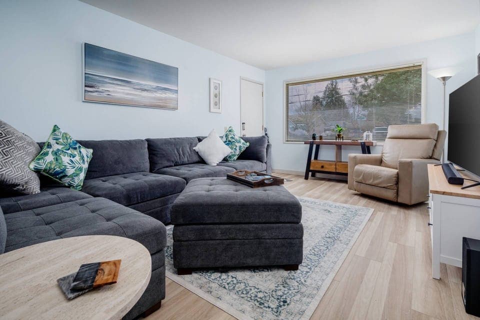 Welcome to Walnut Bungalow West! Please enjoy this charming rental in the heart of Hillsboro.