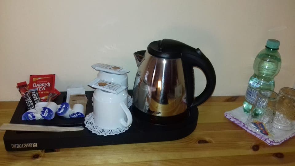 Twin Room, Ensuite | Desk, blackout drapes, iron/ironing board, free WiFi