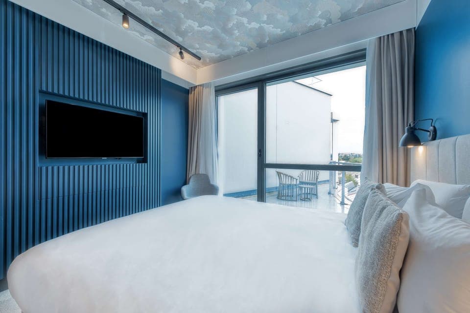 Superior Room, 1 Double Bed | Individually furnished, desk, laptop workspace, blackout drapes