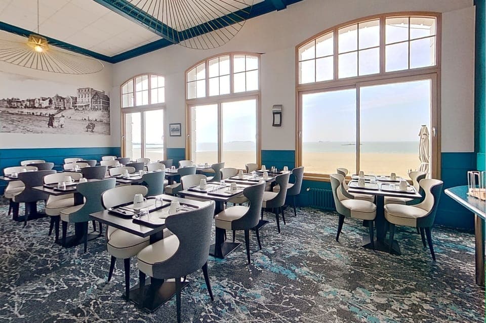 Daily buffet breakfast (EUR 14 per person)