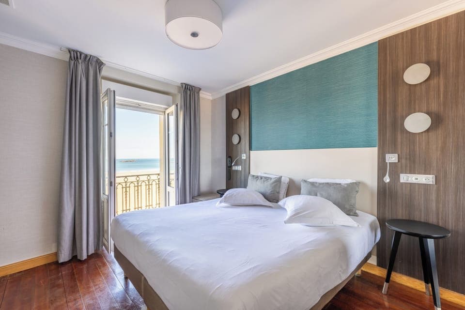 Superior Double Room, Sea View | Desk, blackout drapes, soundproofing, iron/ironing board