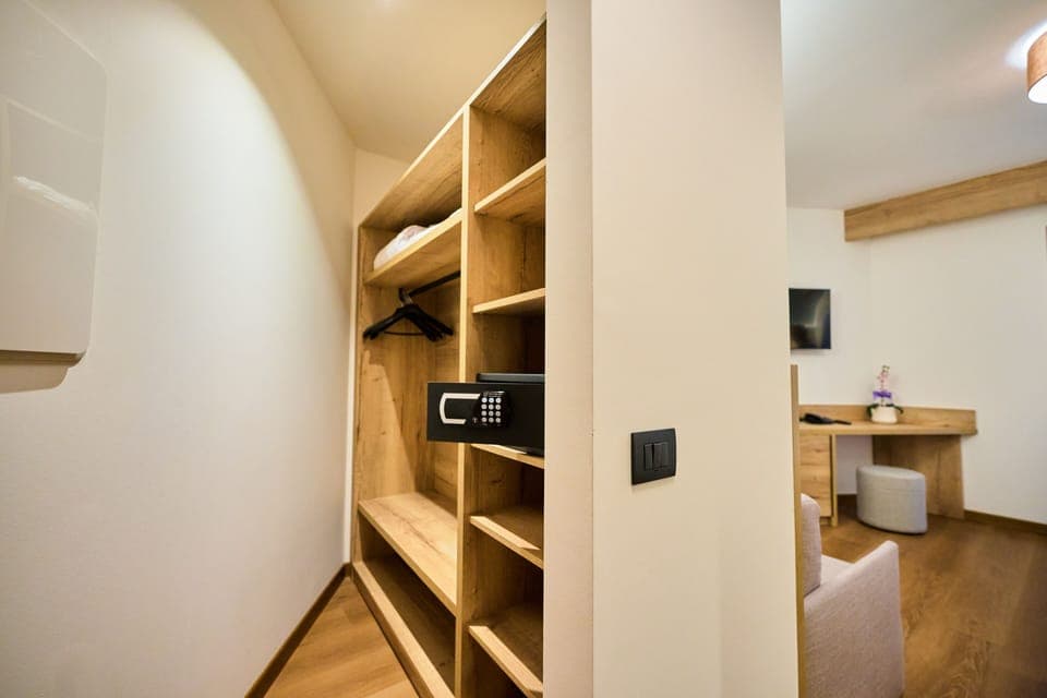 Deluxe Triple Room | In-room safe, desk, laptop workspace, blackout drapes