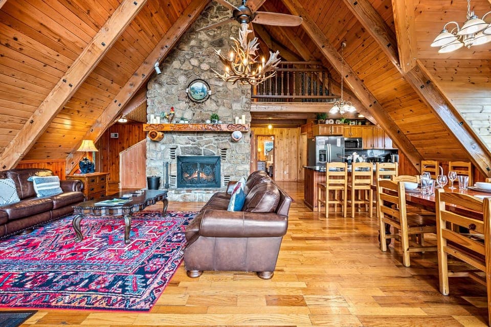 Grand Pinnacle's cozy living area