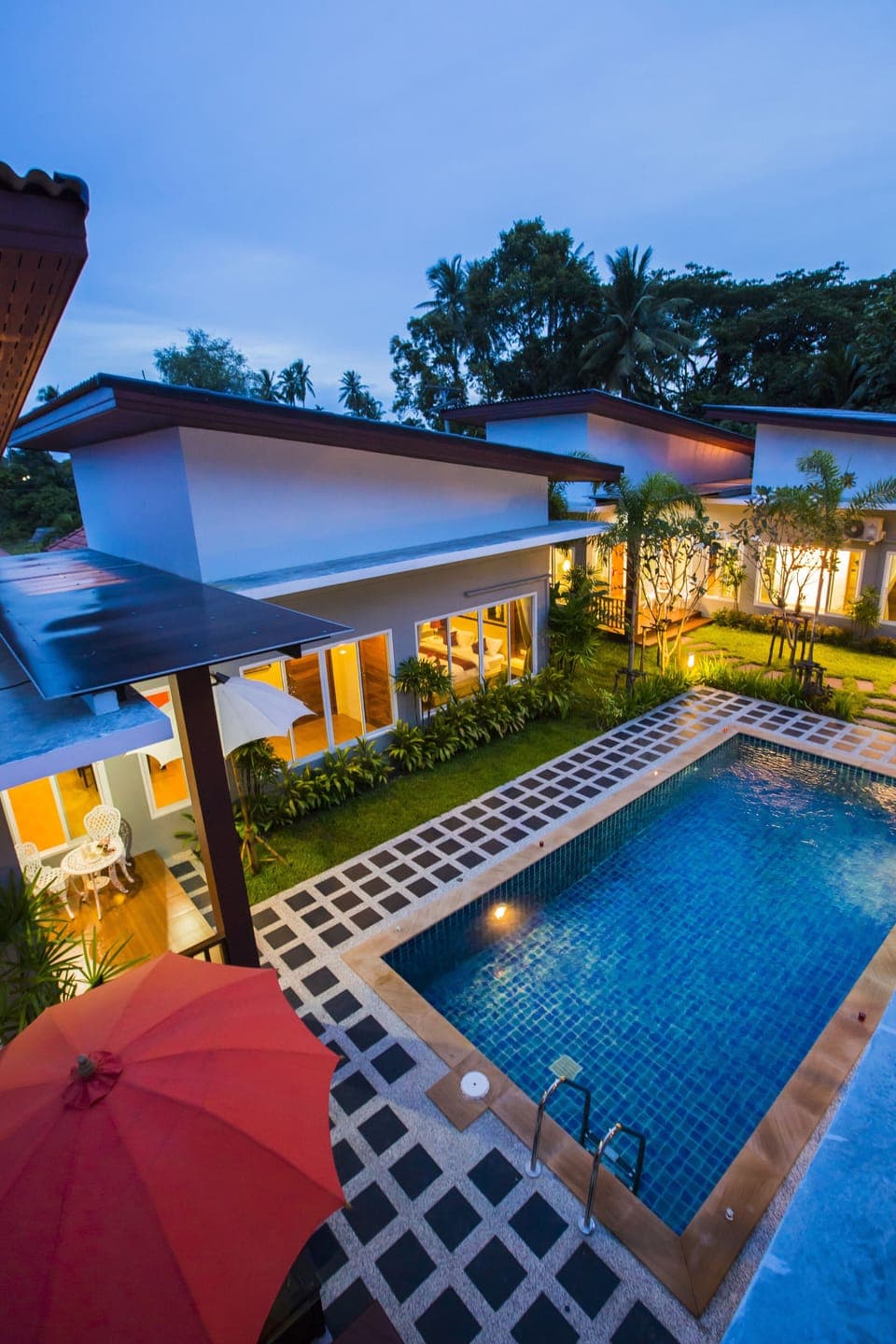 Outdoor pool, sun loungers