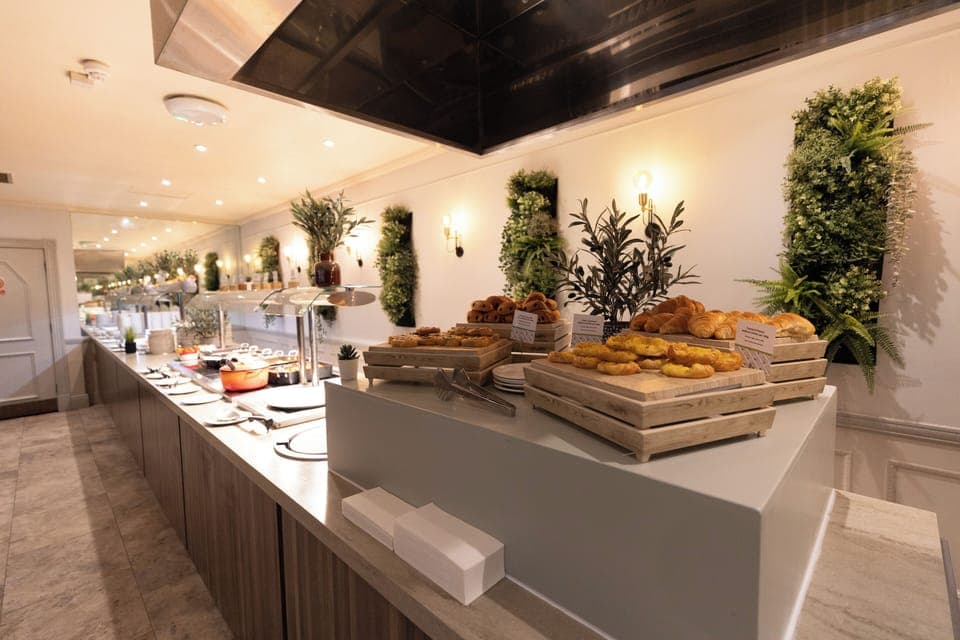 Daily full breakfast for a fee