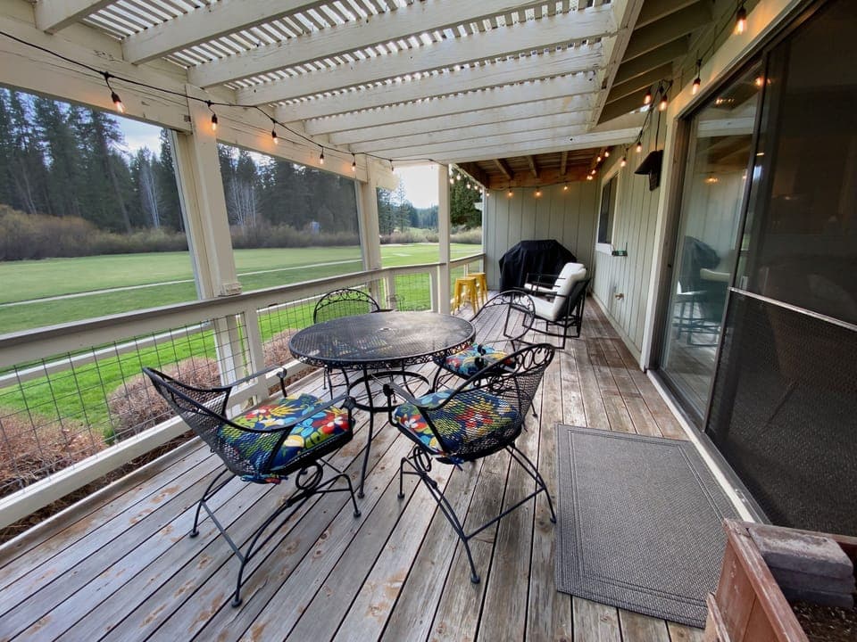 Back deck with golf course views, great for entertaining!
