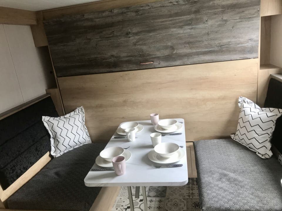 Cabin | Private kitchen | Fridge, microwave, oven, stovetop